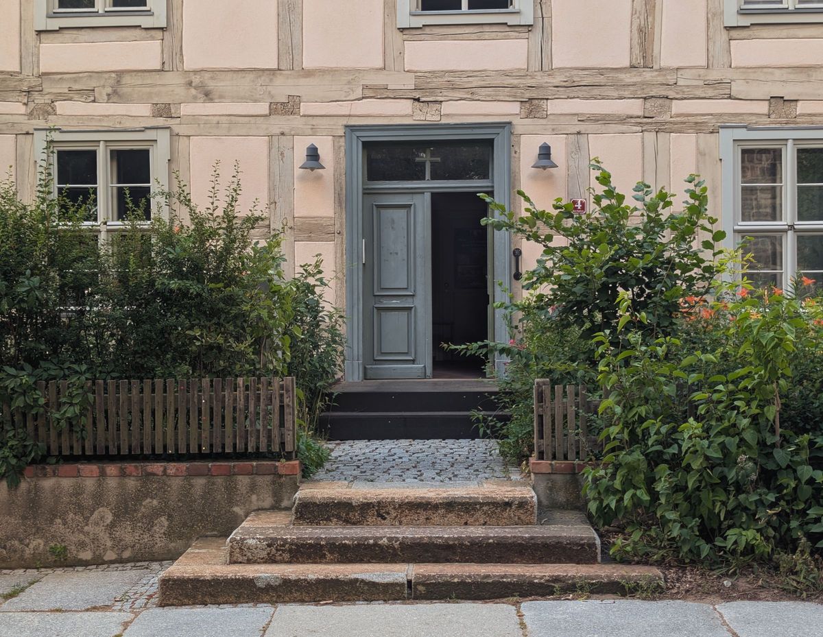 Haustür eines Wohnhauses